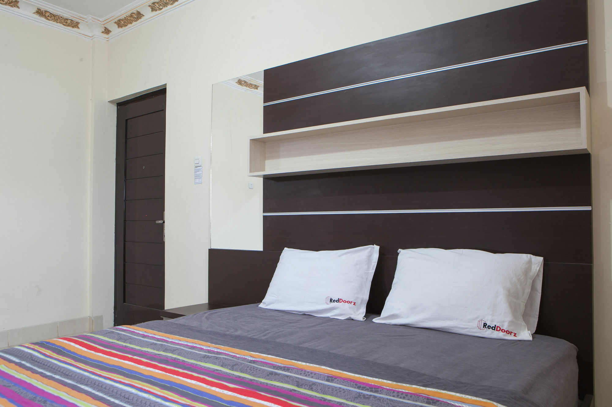 Reddoorz Near Isola Upi Wisma tamu 3*